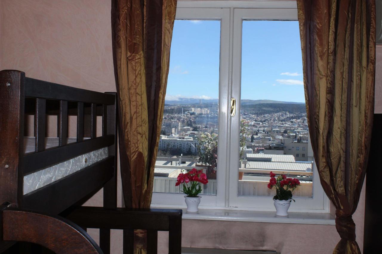 Herrmas Hostel Тбилиси Экстерьер фото