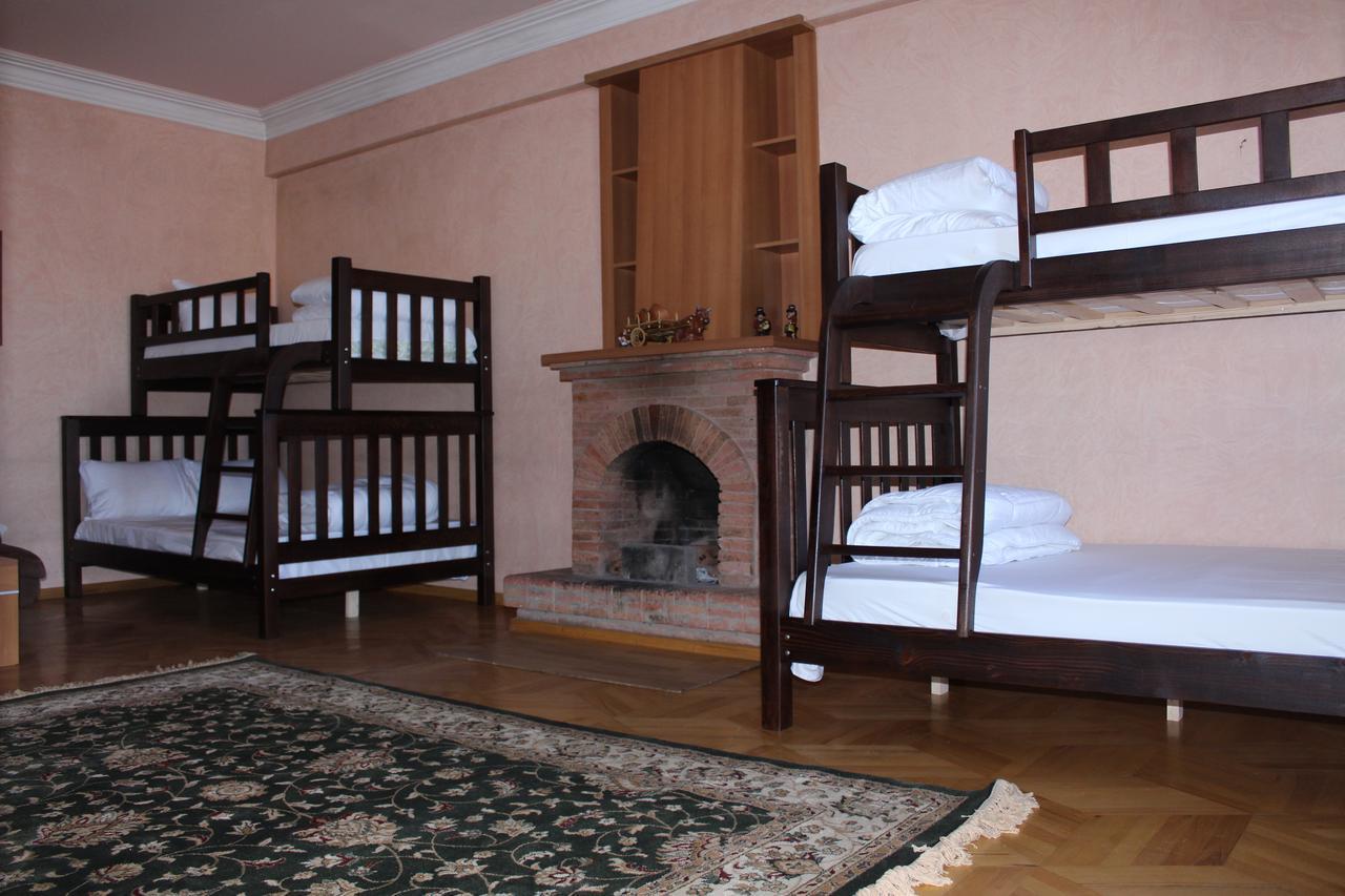 Herrmas Hostel Тбилиси Экстерьер фото
