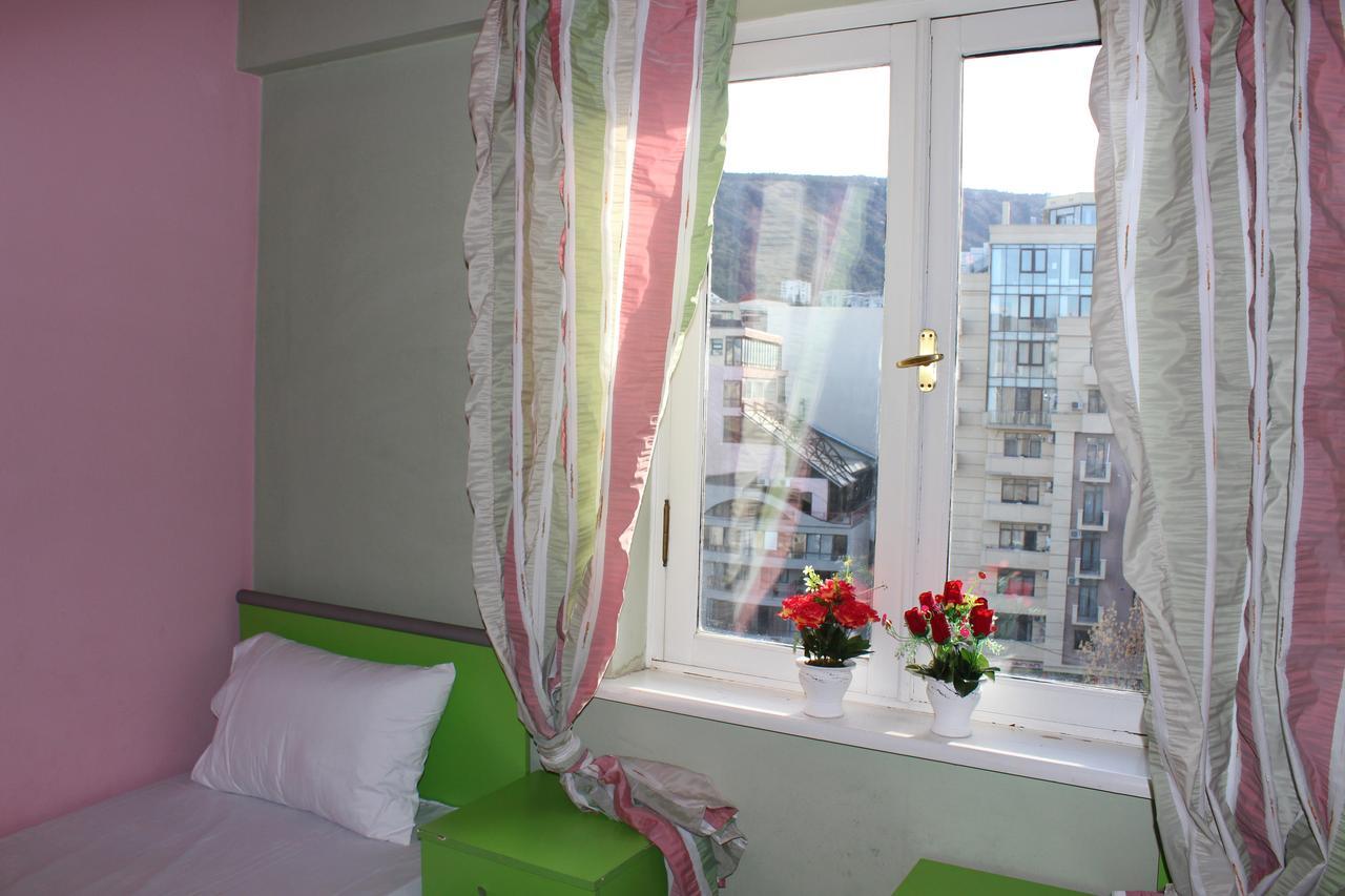 Herrmas Hostel Тбилиси Экстерьер фото
