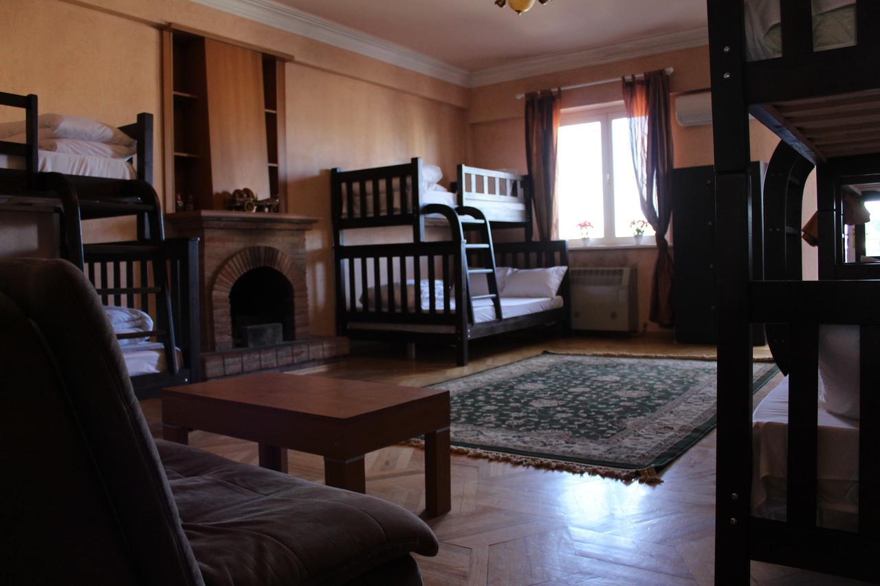 Herrmas Hostel Тбилиси Экстерьер фото