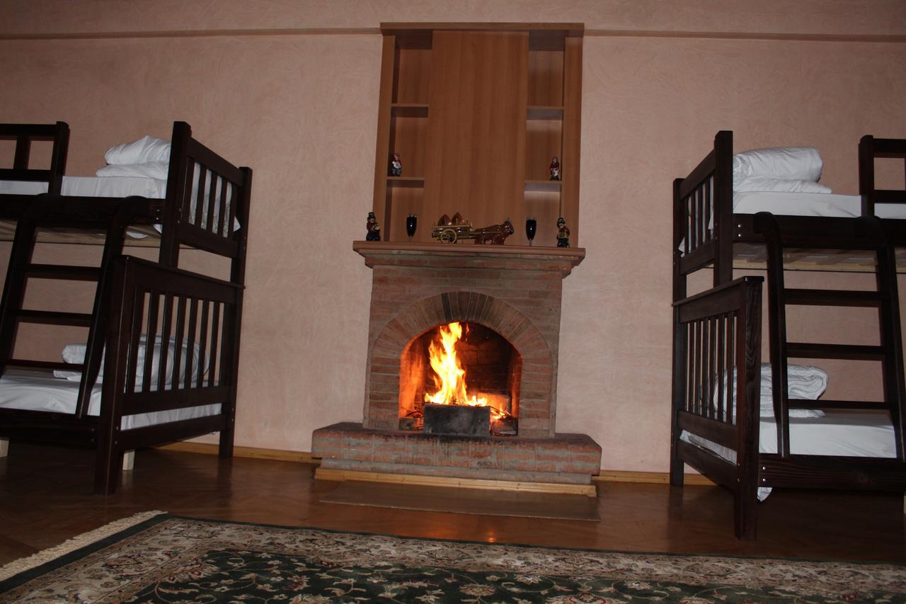 Herrmas Hostel Тбилиси Экстерьер фото