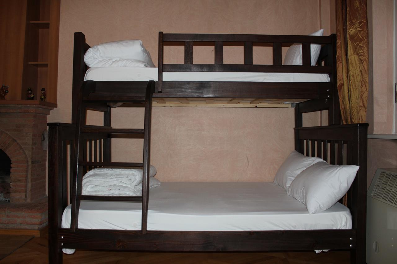 Herrmas Hostel Тбилиси Экстерьер фото
