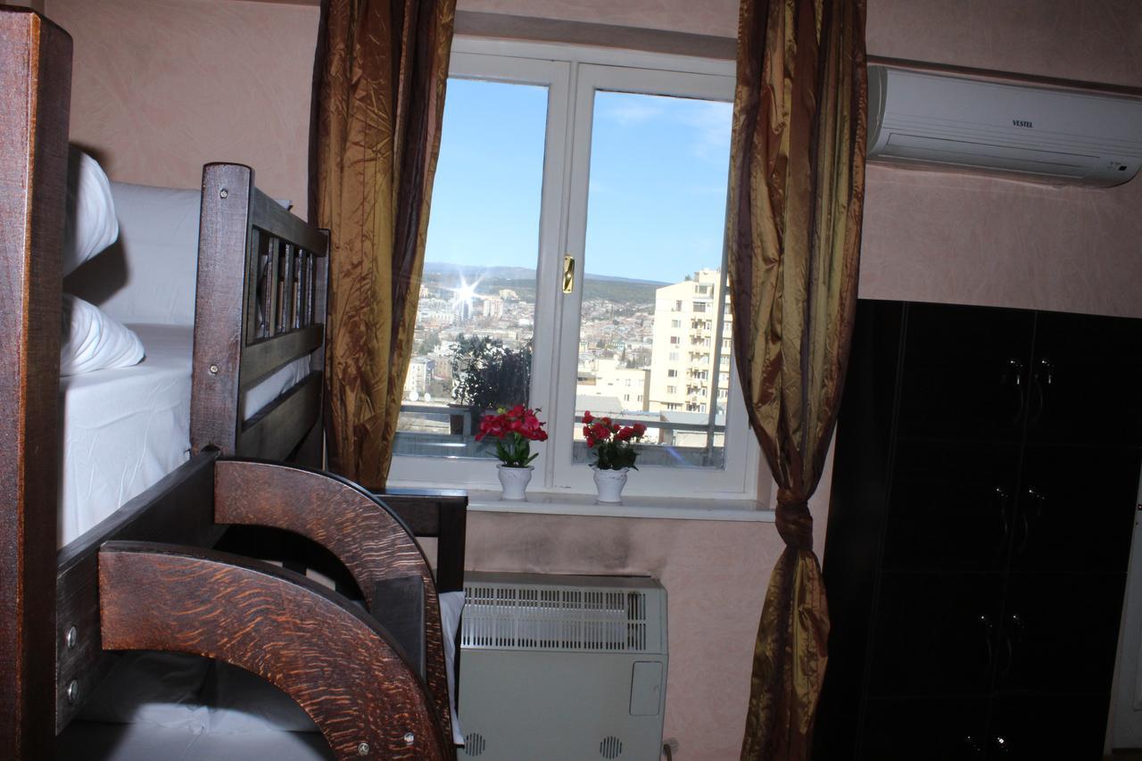 Herrmas Hostel Тбилиси Экстерьер фото