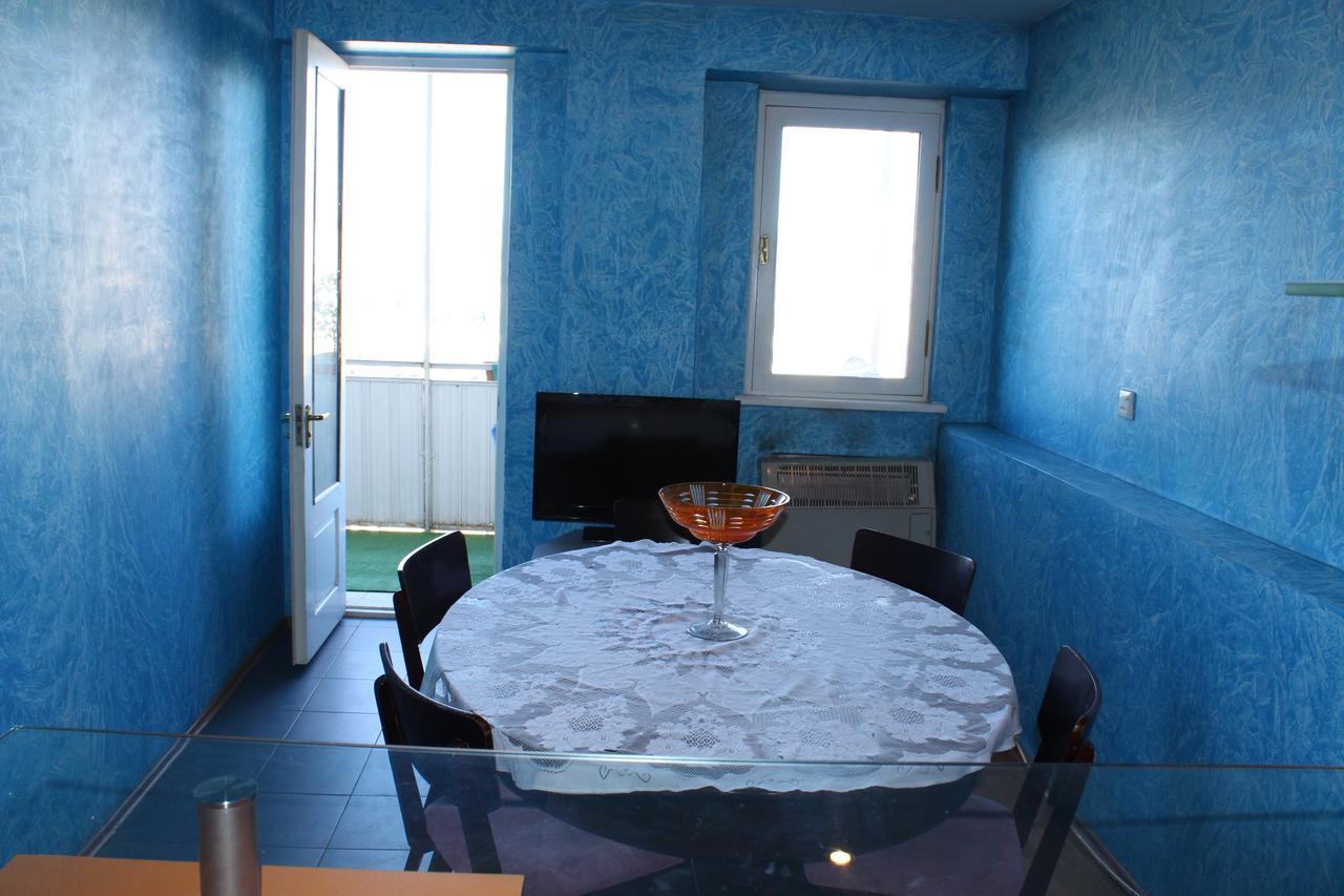 Herrmas Hostel Тбилиси Экстерьер фото