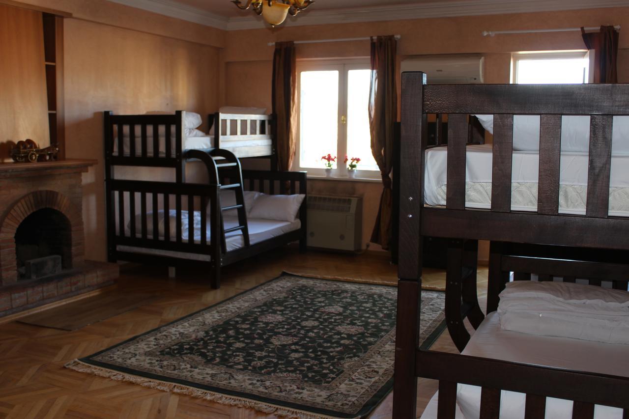 Herrmas Hostel Тбилиси Экстерьер фото
