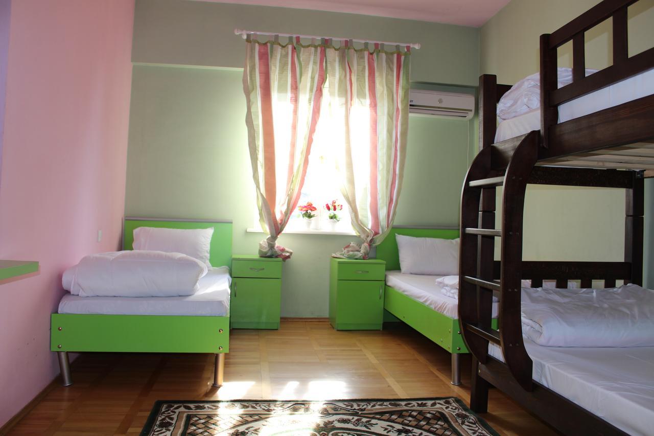 Herrmas Hostel Тбилиси Экстерьер фото