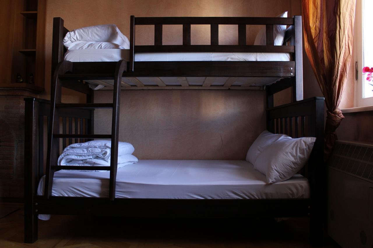 Herrmas Hostel Тбилиси Экстерьер фото