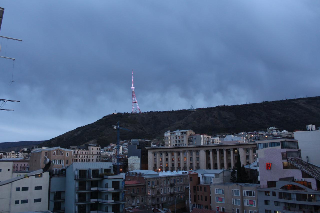 Herrmas Hostel Тбилиси Экстерьер фото
