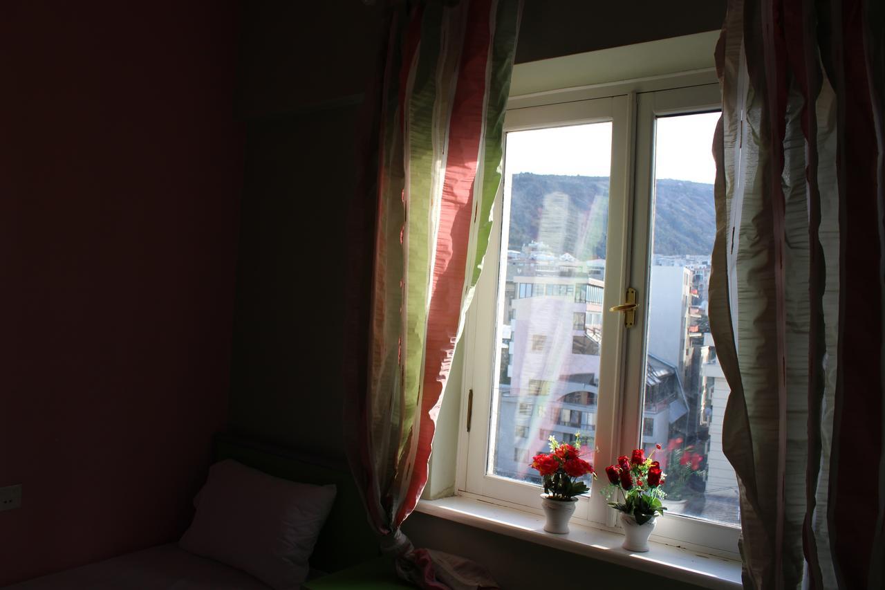 Herrmas Hostel Тбилиси Экстерьер фото