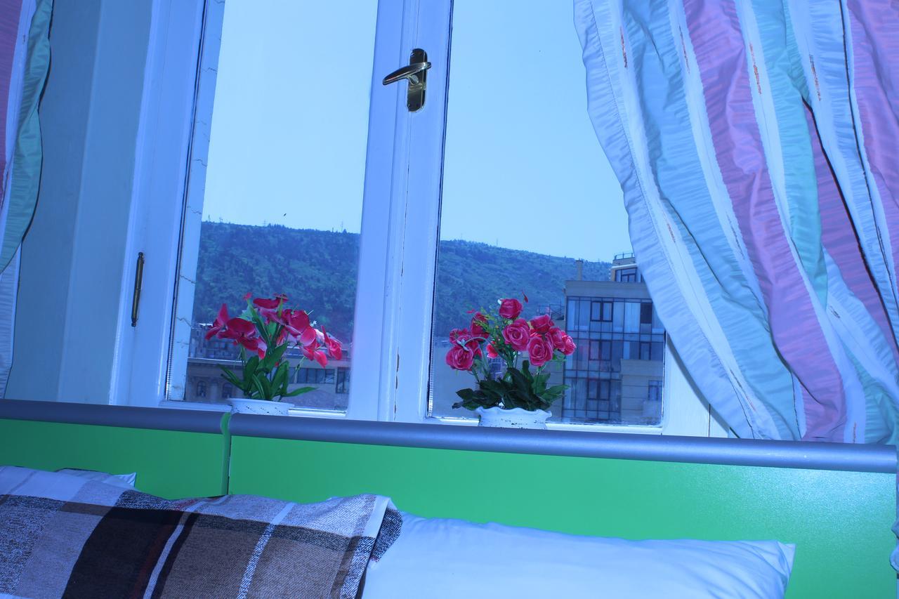 Herrmas Hostel Тбилиси Экстерьер фото